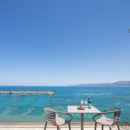 Skipper Beachfront Suites 헐소니소스 외부 사진